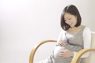 妊娠・出産費用っていくらかかるの？妊娠したときの保険は見直すべき？